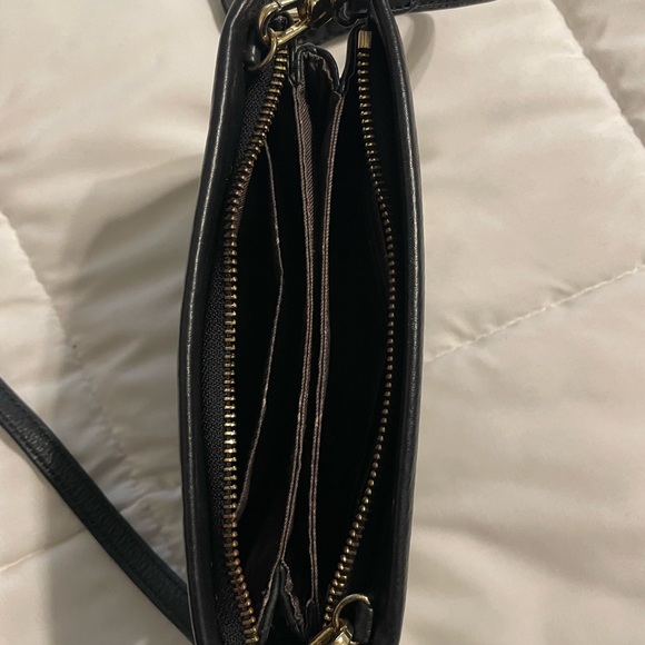 Elegant Black Leather Crossbody Bag - Picture 5 of 16